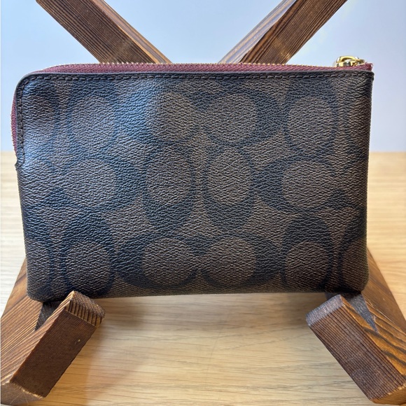 Coach Signature Corner Zip Brown Wristlet Bag “As Is” - Picture 4 of 7